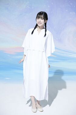 2024年夏霞プロフィール全身写真 岩本理瑚.jpg