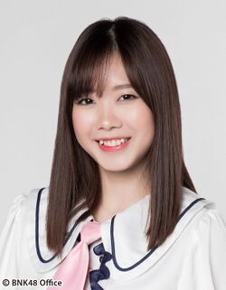 2018年BNK48プロフィール Jiradapa Intajak 1.jpg