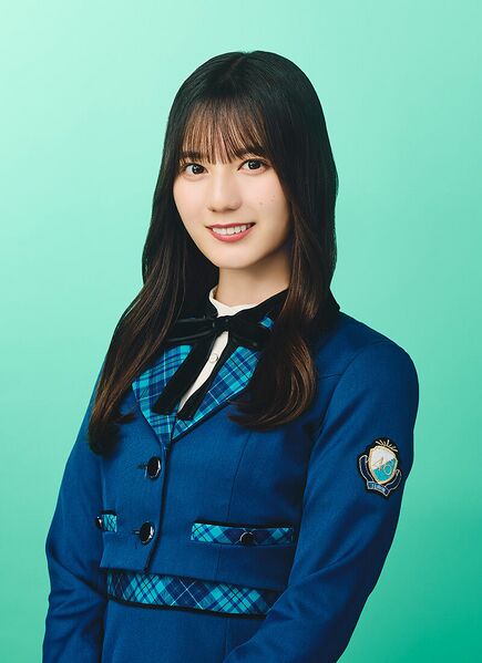 ファイル:2024年日向坂46プロフィール 小坂菜緒 2.jpg
