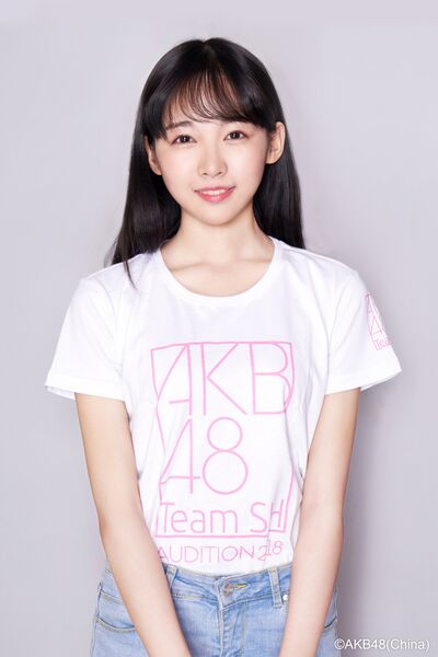ファイル:2018年AKB48 Team SHプロフィール 李诗绮.jpg