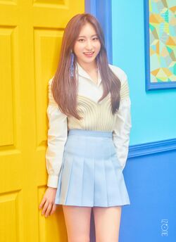2018年IZ*ONEプロフィール Lee Chae Yeon 4.jpg