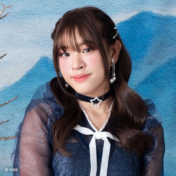 ファイル:2025年CGM48プロフィール Shenae 2.jpg