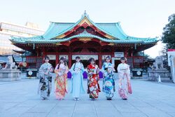 2024年成人式 集合写真 AKB48.jpg