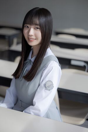 2025年日向坂46プロフィール 全身 坂井新奈.jpg