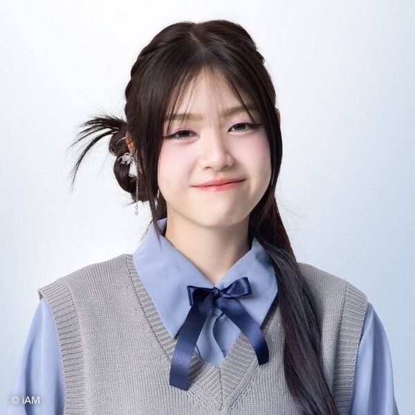 ファイル:2025年BNK48プロフィール Grape 2.jpg