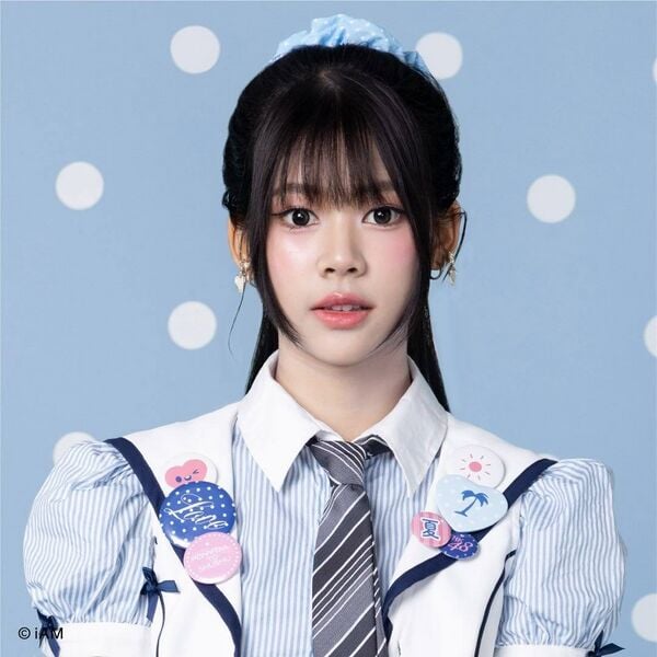 ファイル:2026年BNK48プロフィール Khowjow.jpg