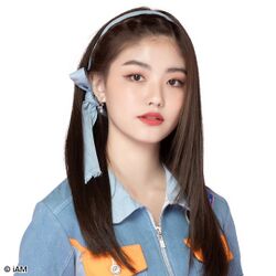 2019年BNK48プロフィール Kamonthida Rotthawinithi 2.jpg