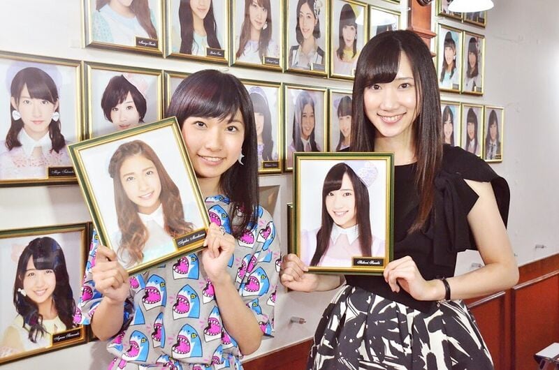 ファイル:壁掛け外し 鈴木紫帆里・森川彩香.JPG