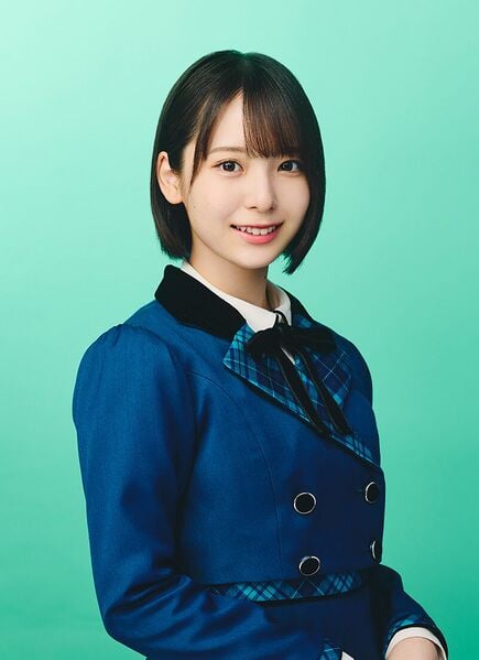 ファイル:2024年日向坂46プロフィール 渡辺莉奈 2.jpg