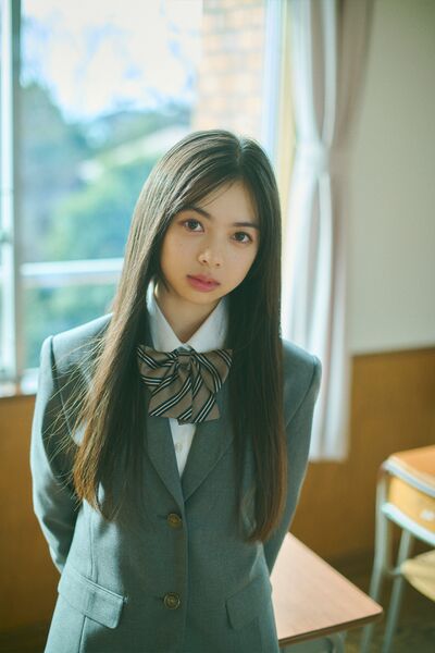 ファイル:2025年乃木坂46プロフィール 全身 長嶋凛桜.jpg