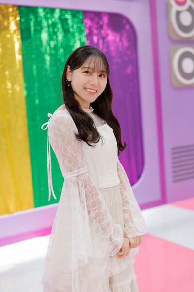 ファイル:2025年13th Single ひなた坂46 LIVE プロフィール 平岡海月.jpg