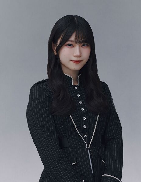 ファイル:2025年櫻坂46プロフィール 山下瞳月 3.jpg