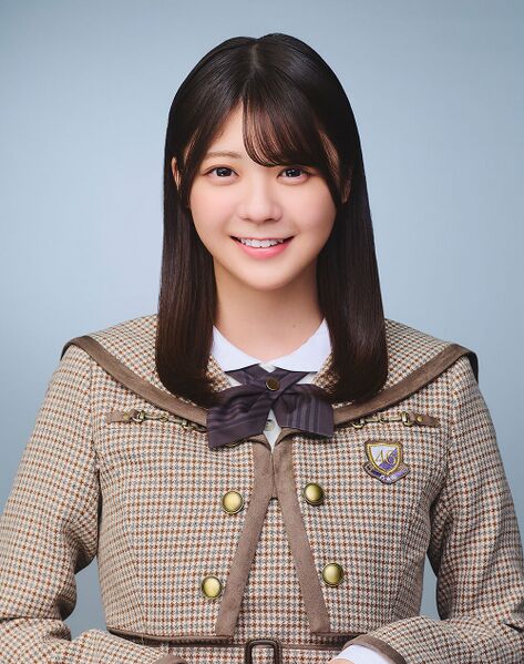ファイル:2025年乃木坂46プロフィール 冨里奈央 3.jpg