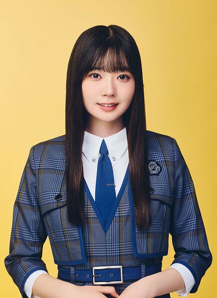 ファイル:2025年日向坂46プロフィール 坂井新奈 3.jpg