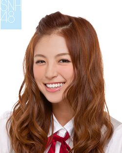 2013年SNH48プロフィール 孔肖吟.jpg