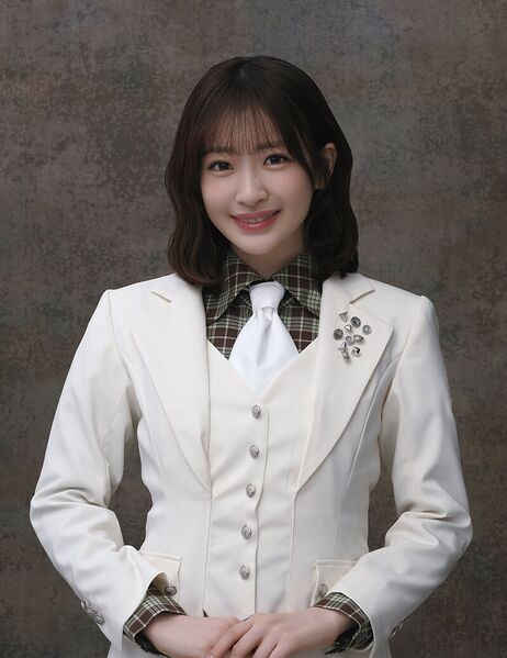 ファイル:2026年櫻坂46プロフィール 小島凪紗.jpg