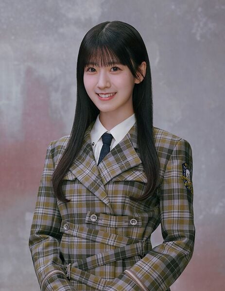 ファイル:2025年櫻坂46プロフィール 石森璃花.jpg