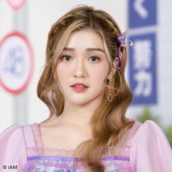 2022年BNK48プロフィール Jennis Oprasert 2.jpg