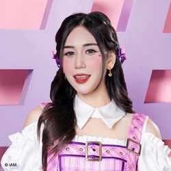 2024年BNK48プロフィール Issaree Taweegulpanit 3.jpg