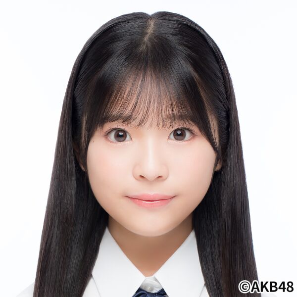ファイル:2025年AKB48プロフィール 牧戸愛茉.jpg