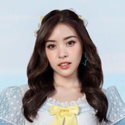 2022年BNK48プロフィール Isarapa Thawatpakdee.jpg