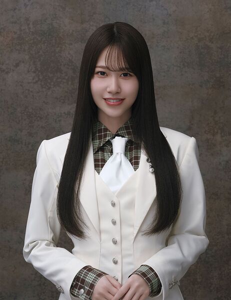 ファイル:2026年櫻坂46プロフィール 向井純葉.jpg