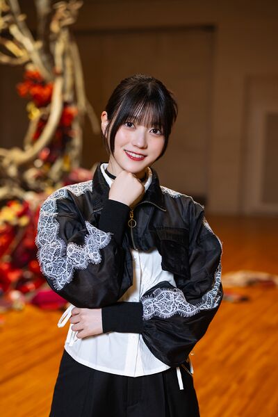ファイル:2025年12th Single BACKS LIVE!!プロフィール 幸阪茉里乃.jpg