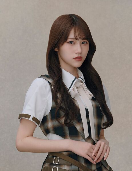 ファイル:2026年櫻坂46プロフィール 向井純葉 2.jpg