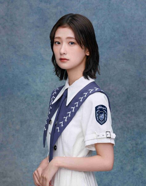 ファイル:2024年櫻坂46プロフィール 井上梨名 2.jpg