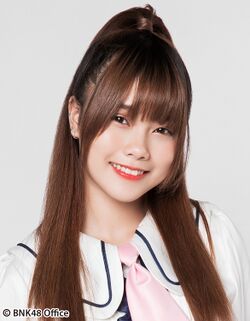 2018年BNK48プロフィール Praewa Suthamphong 1.jpg