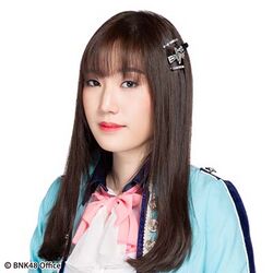 2018年BNK48プロフィール Dusita Kitisarakulchai 3.jpg