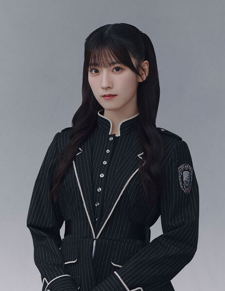 ファイル:2025年櫻坂46プロフィール 石森璃花 3.jpg