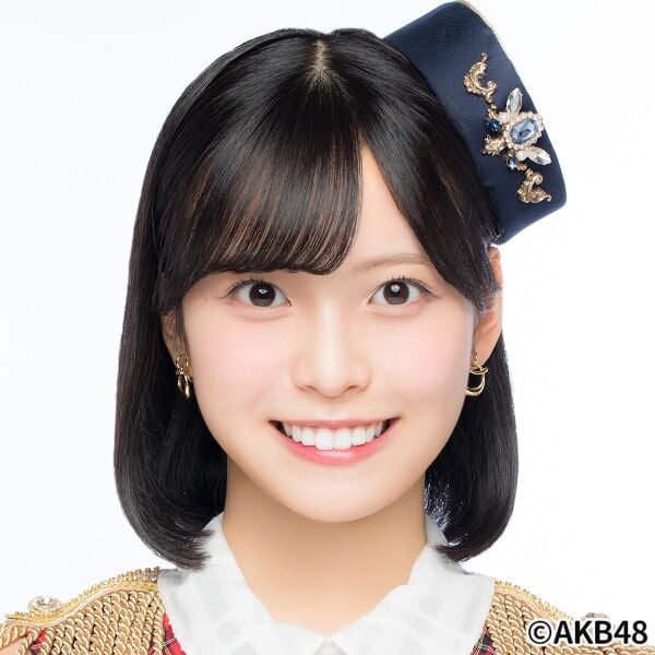 ファイル:2025年AKB48プロフィール 新井彩永 2.jpg