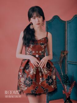 2020年IZ*ONEプロフィール 宮脇咲良 2.jpg