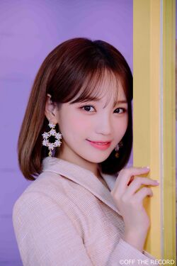 2020年IZ*ONEプロフィール Kim Chae Won 10.jpg