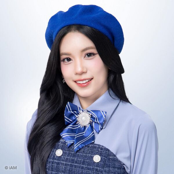 ファイル:2025年BNK48プロフィール Luksorn 2.jpg