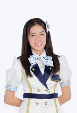 2017年BNK48プロフィール Vathusiri Phuwapunyasiri 2.jpg