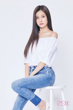 2018年IZ*ONEプロフィール Kang Hye Won.jpg