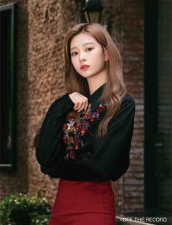 2019年IZ*ONEプロフィール Kim Min Ju 5.jpg
