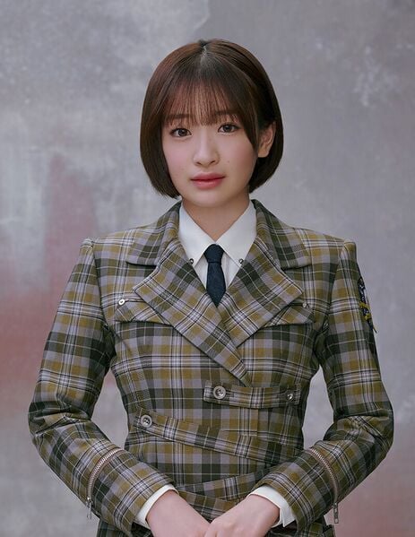 ファイル:2025年櫻坂46プロフィール 小島凪紗.jpg