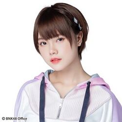 2019年BNK48プロフィール Praewa Suthamphong.jpg