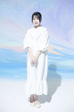 2024年夏霞プロフィール全身写真 杉浦英恋.jpg