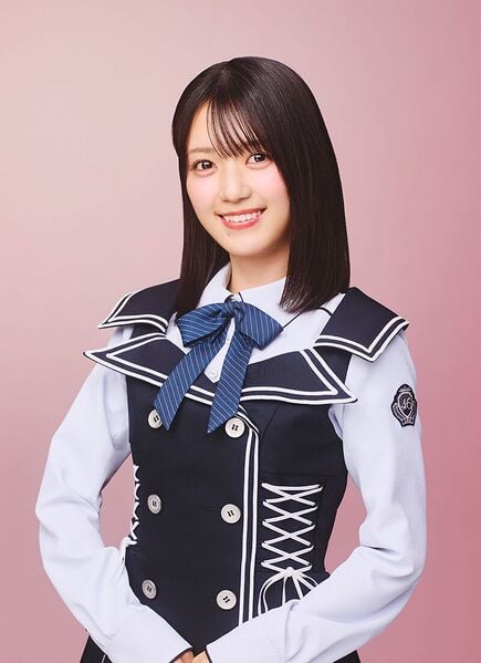 ファイル:2026年日向坂46プロフィール 平尾帆夏 2.jpg