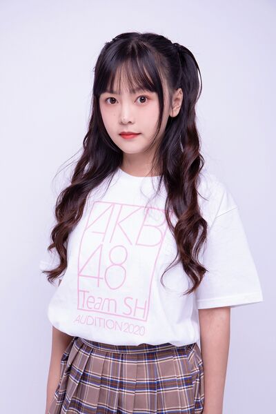 ファイル:2020年AKB48 Team SHプロフィール 张嘉哲.jpg