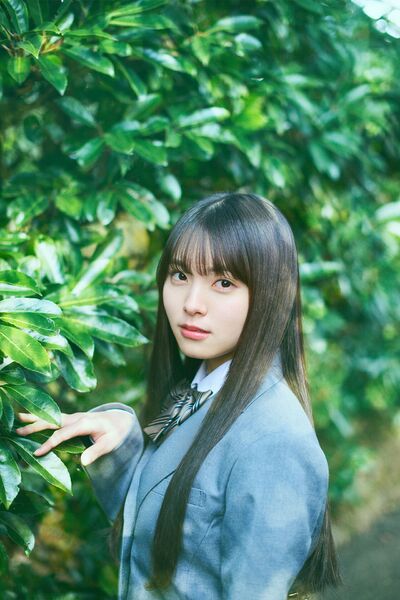 ファイル:2025年乃木坂46プロフィール 全身 森平麗心.jpg