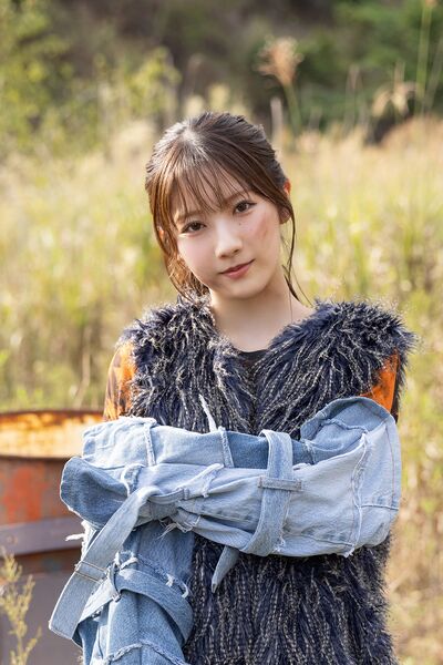 ファイル:2025年13th Single BACKS LIVE!!プロフィール 小田倉麗奈.jpg