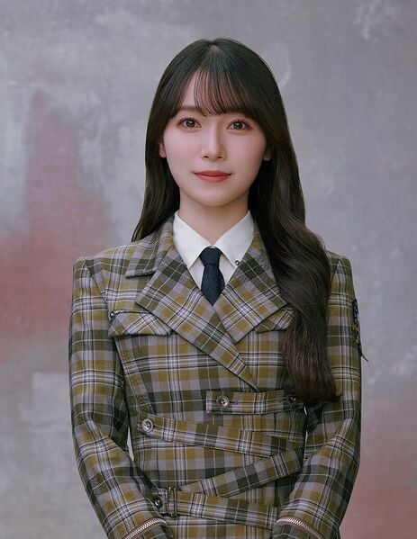 ファイル:2025年櫻坂46プロフィール 守屋麗奈.jpg