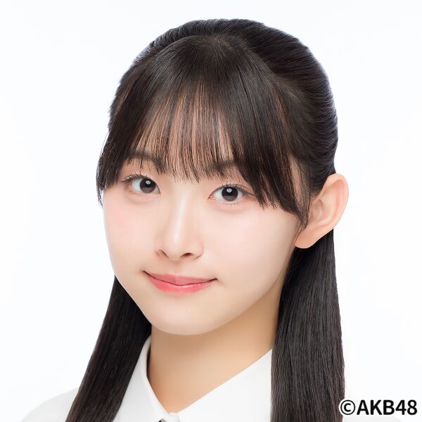 ファイル:2025年AKB48プロフィール 渡邉葵心.jpg