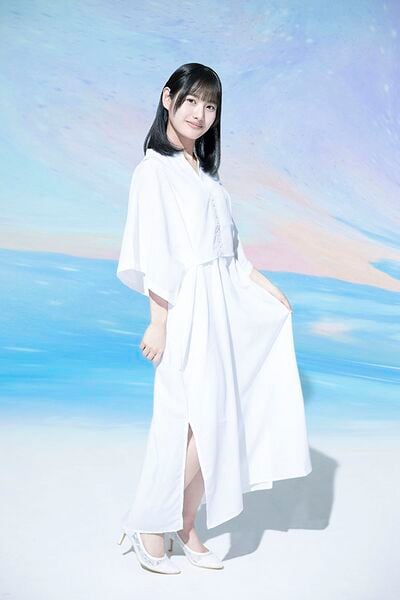 ファイル:2024年夏霞プロフィール全身写真 青木宙帆.jpg