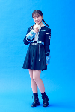 2025年僕が見たかった青空プロフィール 安納蒼衣 全身.png
